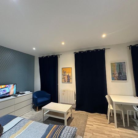 Appartement Proche Centre Ville, Gare Et Autoroute Melun Exterior foto